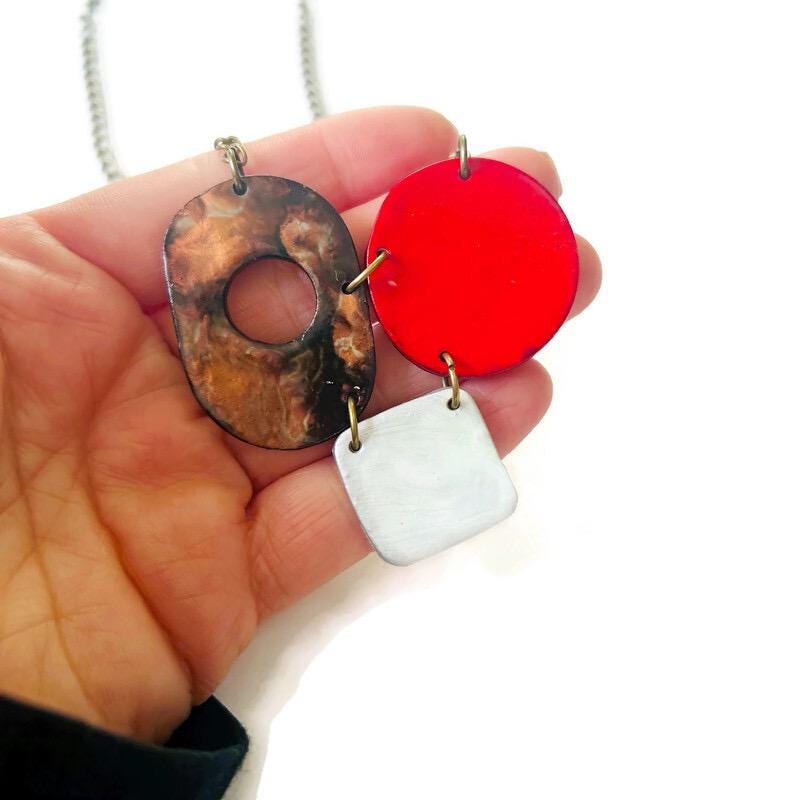 Casual Geometric Pendant in Brown Red Silver