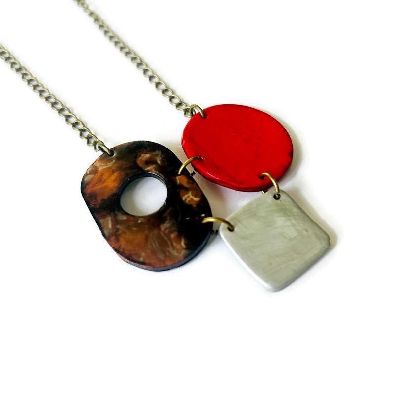 Casual Geometric Pendant in Brown Red Silver