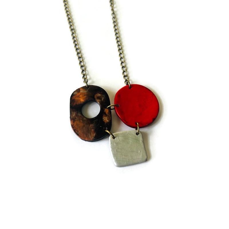 Casual Geometric Pendant in Brown Red Silver